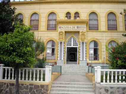 Fachada del CEIP Mediterráneo
