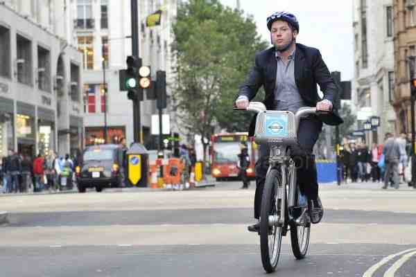 La DGT quiere llegar a 2015 con un millón de personas desplazándose en bicicleta