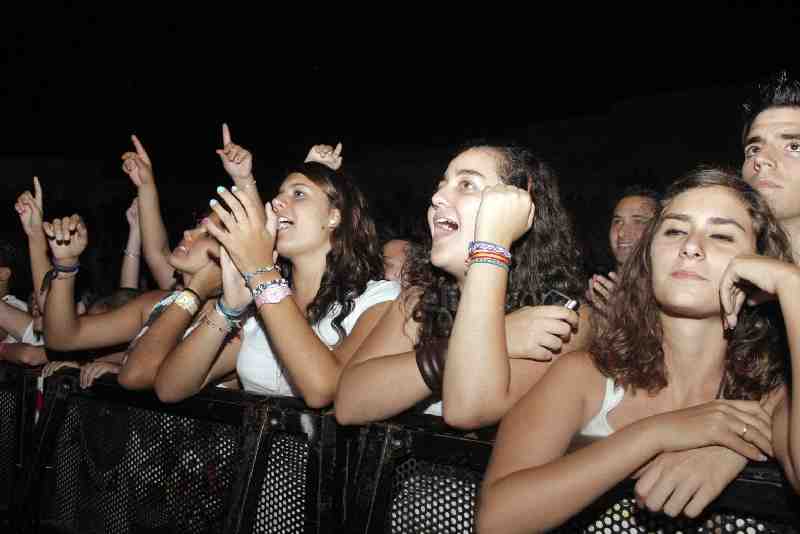 Pablo Alborán entusiasma a un auditorio melillense abarrotado