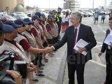 Claret saluda a los trabajadores de la OPE en Melilla