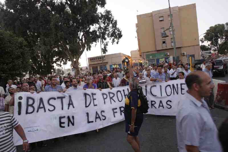 Cientos de melillenses vuelven a manifestarse contra la prohibición de lácteos y cárnicos procedentes de Marruecos