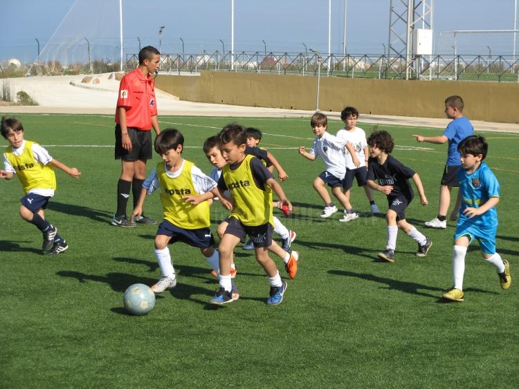 El V Torneo Solidario de la Escuela de Fútbol marcha viento en popa