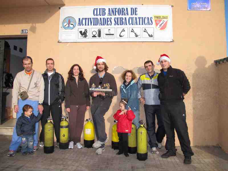 Un Belén Submarino preside la Navidad en aguas de Aguadú gracias al Club Ánfora