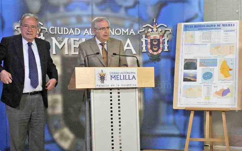 El consejero de Medio Ambiente, Ramón Gavilán, y el presidente de Melilla, Juan José Imbroda