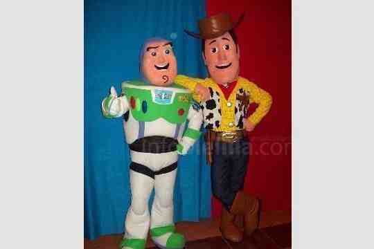Buzz Ligthyear y Woody visitarán hoy a los niños melillenses en la la Carpa Navideña