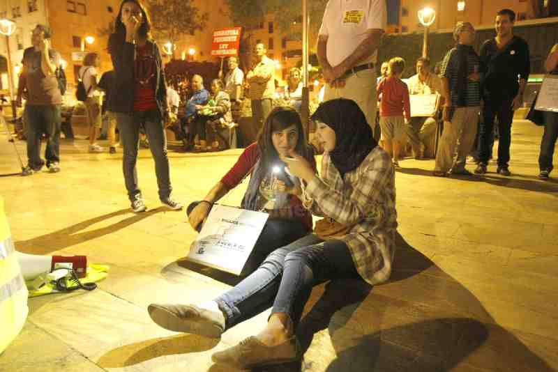Decenas de melillenses secundan las protestas 'antisistema'