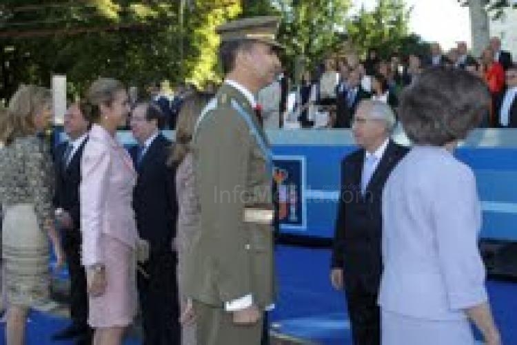 Imbroda, presente en el desfile de la Fiesta Nacional en representación de todos los melillenses