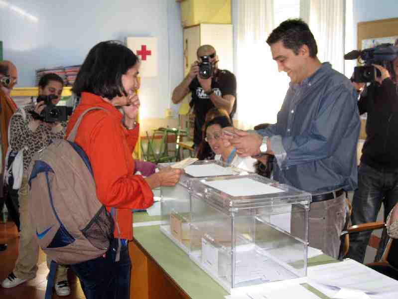 Equo deja claro que las circunstancias actuales convierten el derecho al voto en "una obligación"