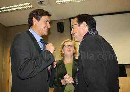 Muñoz charla con López Aguilar y Andrés