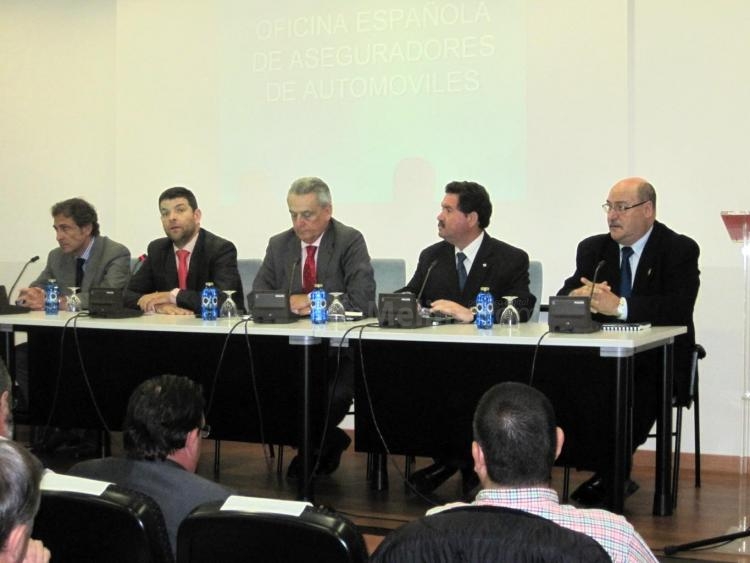 Entre otros, Ortiz ha estado acompañado por Javier Calderón (en el centro)