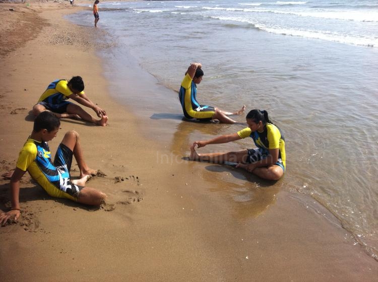 La Halterofilia melillense comienza su preparación para el Campeonato de España Sub-15 en las playas de la Ciudad