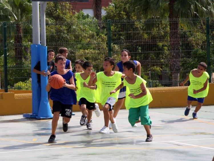 Baloncesto Base: Éxito en la primera jornada en la Liga interna de Baloncesto Colegio Enrique Soler