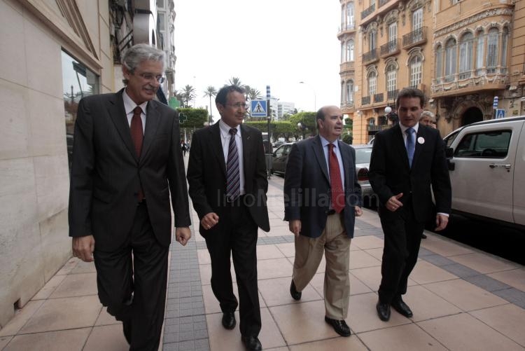 Zarrías: La recuperación comienza a producirse pero hay que apuntalarla
