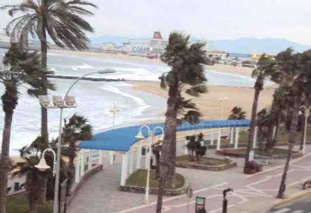 Melilla se encuentra en alerta meteorológica por vientos costeros fuertes y frío