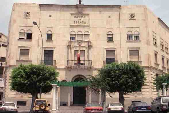 Fachada del recién cerrado Banco de España en Melilla