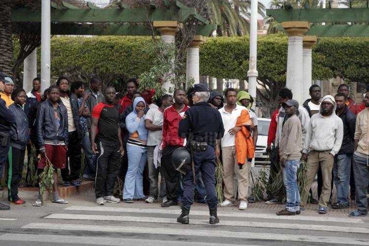 Inmigrantes denuncian que viven en chabolas porque no les dejan pasar al CETI