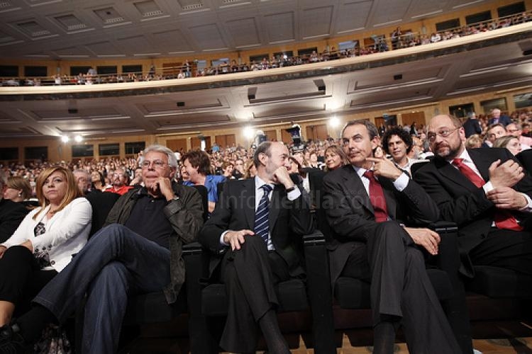 Muñoz se reúne con Rubalcaba y los primeros espadas del PSOE para abordar la campaña electoral