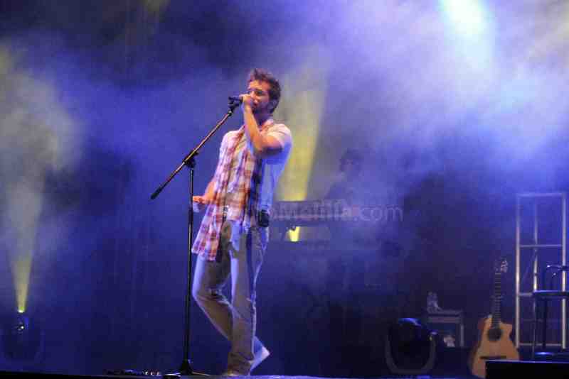 Pablo Alborán entusiasma a un auditorio melillense abarrotado