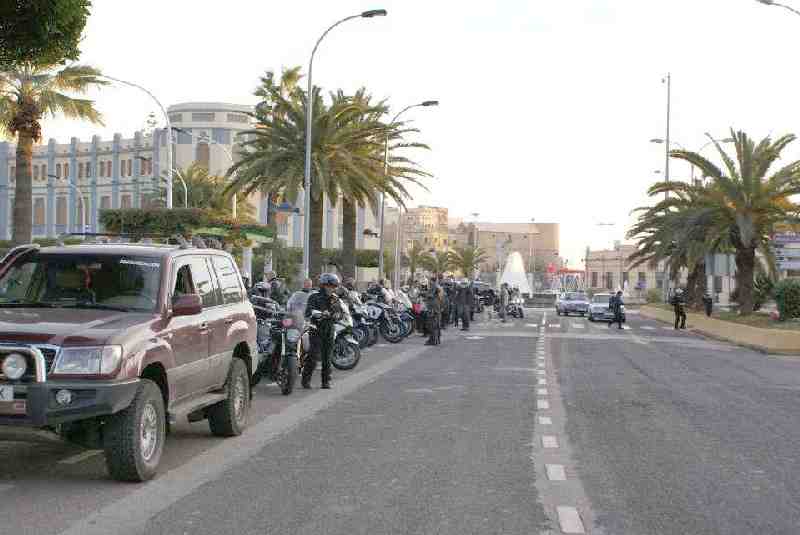 Scorpio escolta al Grupo Xaluca en su programa 'Nos sigues con tu moto a Marruecos'