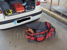 Localizado un inmigrante en el interior de un bolso de deportes cuando pretencía pasar la frontera marroquí