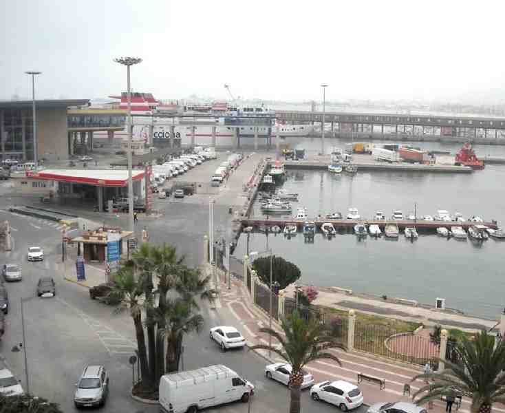 Cae ligeramente el tráfico de mercancías en el puerto melillense en lo que va de año