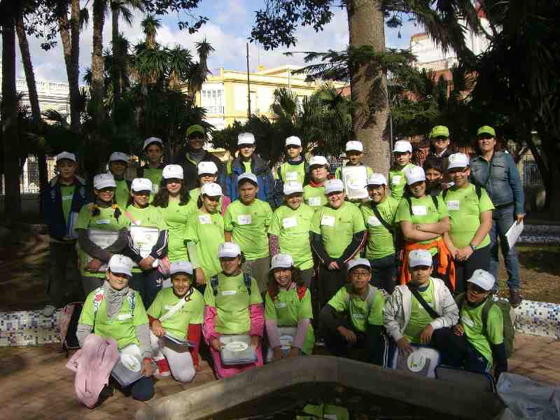 'Profundiza' lleva a los alumnos de Melilla a conocer las especies centenarias del Parque Hernández
