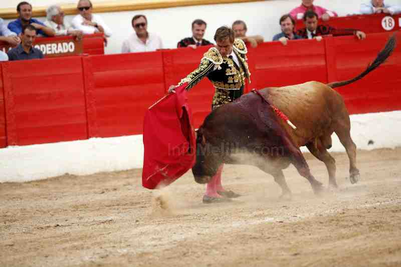 La gesta melillense de Enrique Ponce y Manolo Sánchez en fotos frente a un discutido ganado de Tornay