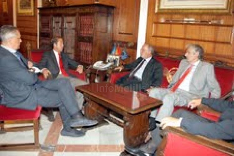 El director general de la DGT alaba el tipo de conducción que hay en Melilla y destaca el buen comportamiento de los conductores