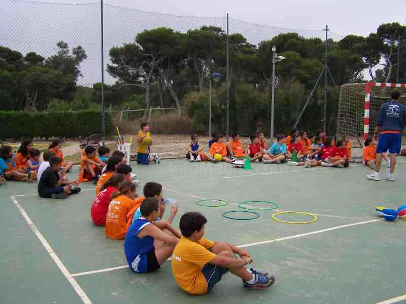 Campus de Baloncesto: La visita de padres atenuó la suspensión de la jornada de playa por fuerte levante