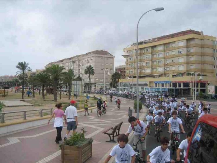 Bajo el slogan "Pedaleando por un mundo mejor" este sábado se celebará el "Día de la Bicicleta"