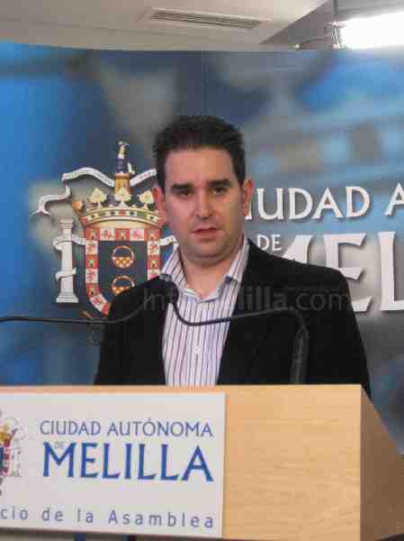 Jesús García, viceconsejero de Juventud, durante la rueda de prensa