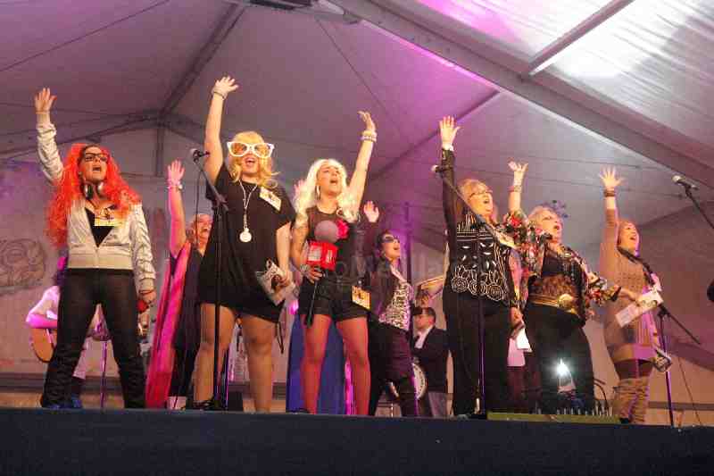 Arranca el Carnaval 2011 con gran animación en las carpas de la Multifuncional de San Lorenzo