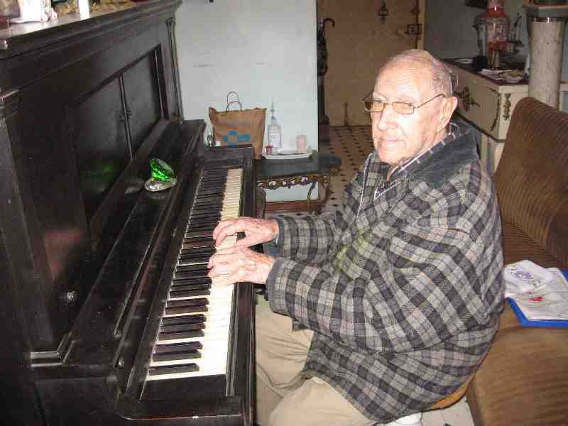 Fallece, a los 97 años de edad, Daniel Castañeda el melillense culto que se puso la vida por montera