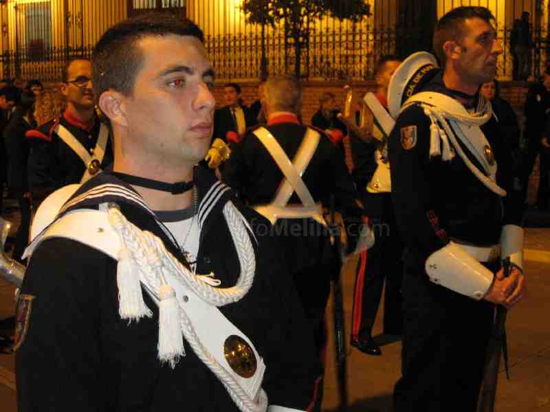 Miles de melillenses acompañan al solemne Santo Entierro