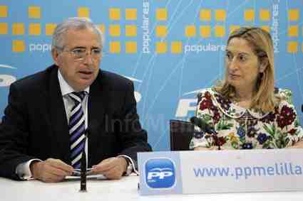 Ana Pastor, junto a Juan José Imbroda, durante su visita a Melilla en 2009