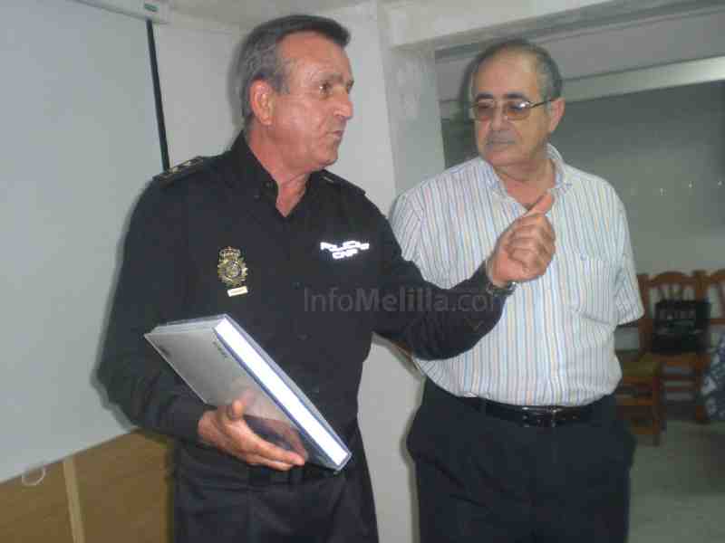 Charla coloquio del Cuerpo Nacional de Policía en la Casa de Melilla en Almería