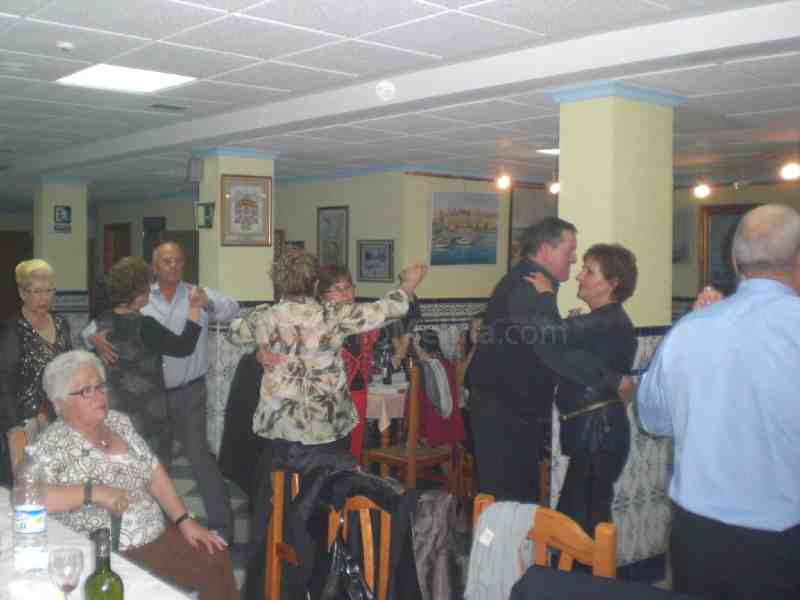Fiesta por todo lo alto en El Zapillo de la mano de la Casa de Melilla en Almería