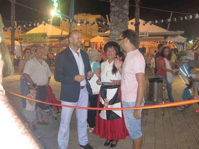 El ambiente ferial, al rojo vivo, en el reportaje fotográfico de InfoMelilla.com