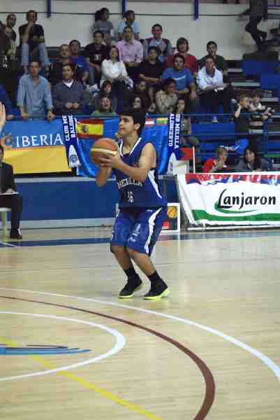 Ibasi intentando una canas de tres