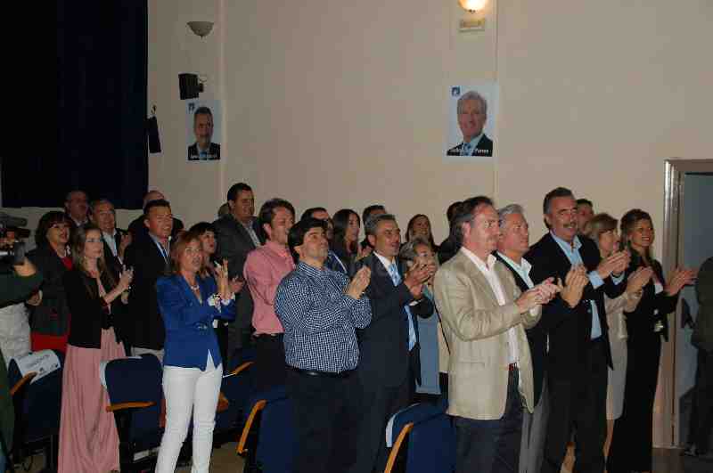 Los asistentes aplauden la candidatura de PPL