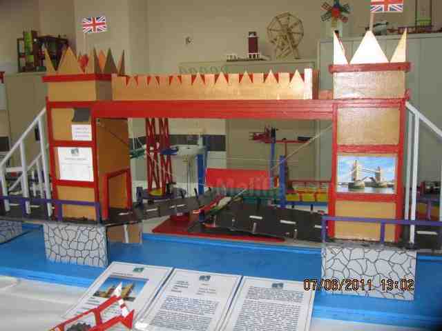 Interesante y original exposición de los estudiantes del IES Rusadir