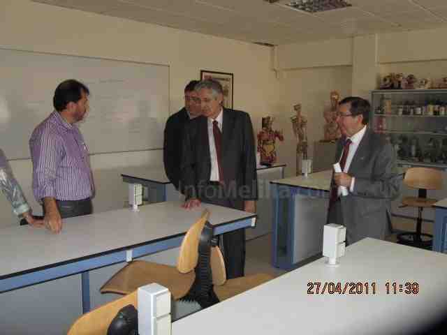 El delegado de Gobierno visita los colegios de la ciudad