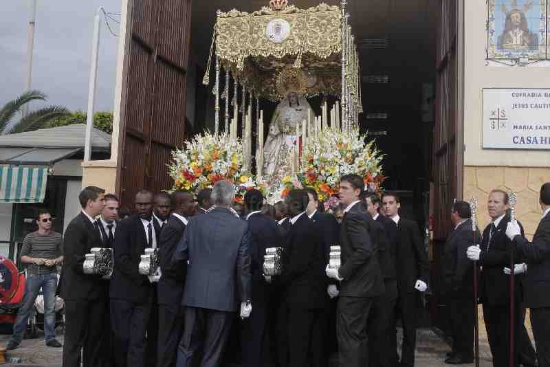 La Semana Santa de Melilla finaliza con el tradicional encuentro del Resucitado y María del Rocío