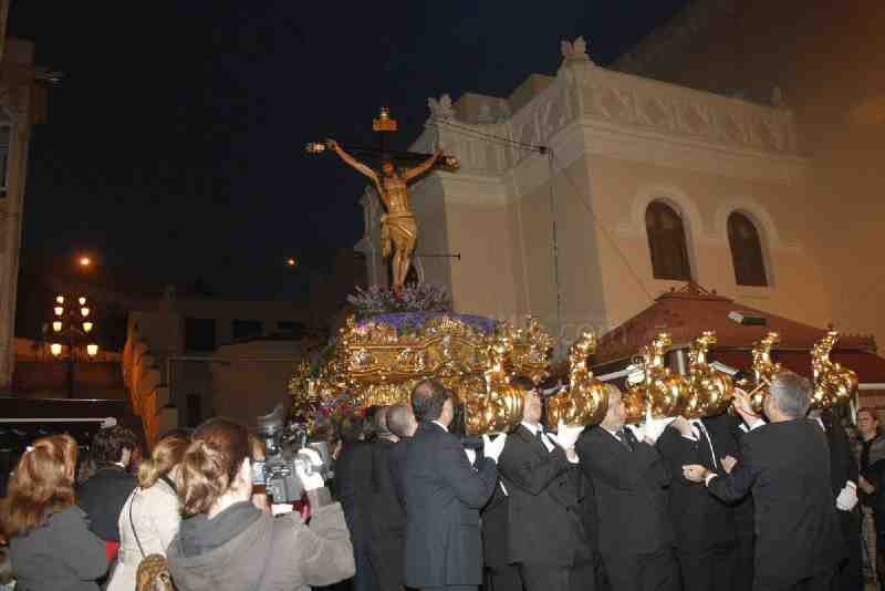 El Cristo de la Paz sale al encuentro de los melillenses en la plaza Menéndez Pelayo