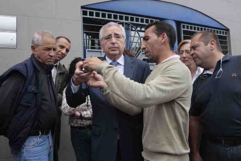 Un coche “se lanza” contra los simpatizantes del PP en la Cañada de Hidúm