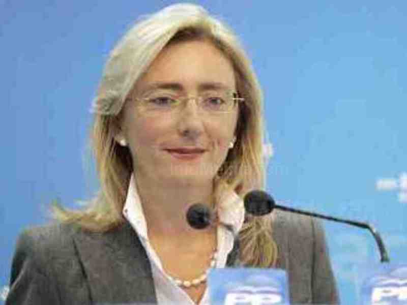 La candidata popular al Senado reivindica la suma de esfuerzos para salir de la crisis en España