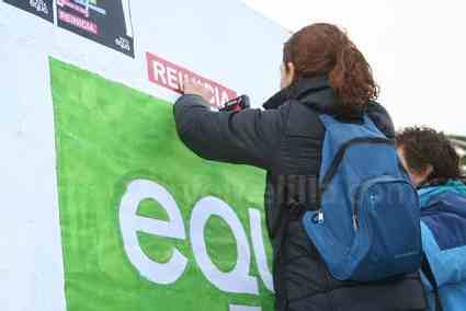 Equo denuncia ante los juzgados y la JEZ el destrozo de sus carteles