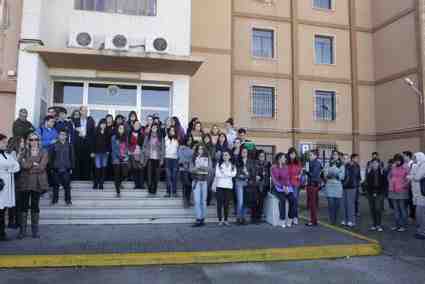 Toda la UGR guarda cinco minutos de silencio por la alumna ceutí asesinada por su compañero de piso