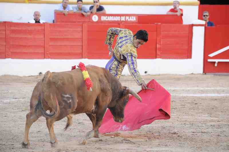 Amplio reportaje gráfico del primer festejo taurino con el triunfo de Sergio Flores y Luis Rivera