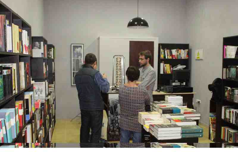 Fran Álvarez abre su 'Librería' a los bibliófilos de Melilla en la calle de O´donell